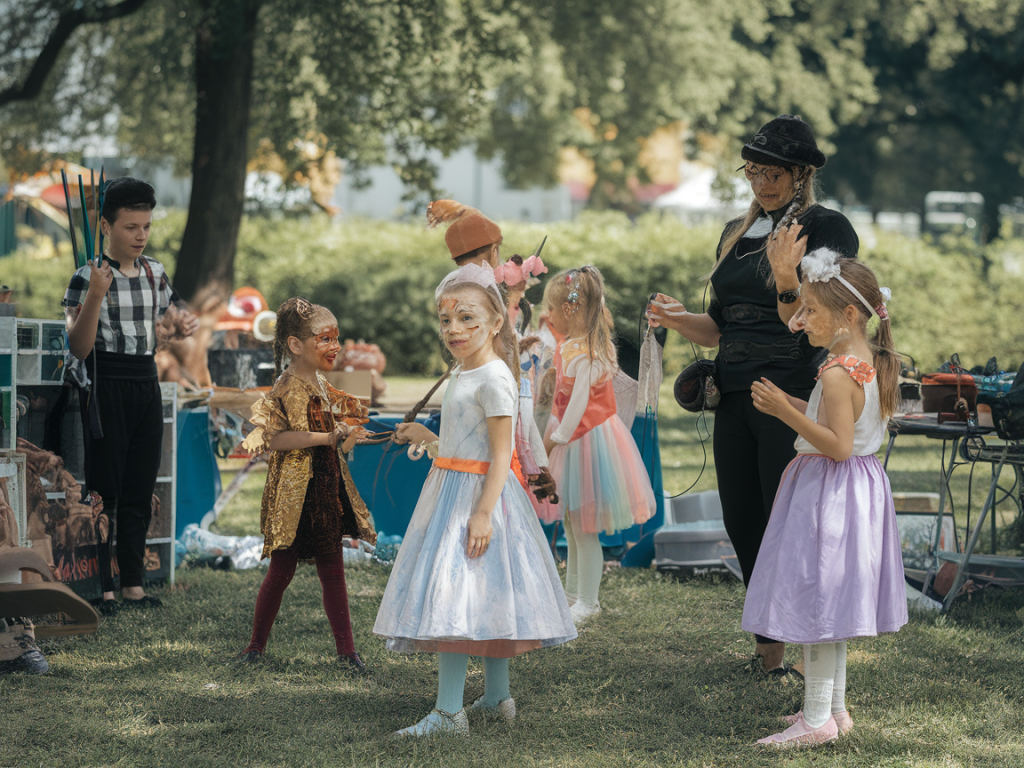 Wie organisiere ich eine kinderfreundliche theaterworkshopreihe im freien raum: zeitplan, budget und teilnehmergewinnung?