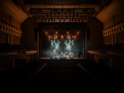 Welche fotografie-tricks helfen, conciertos in dunklen sälen der ruhrregion besser zu fotografieren?