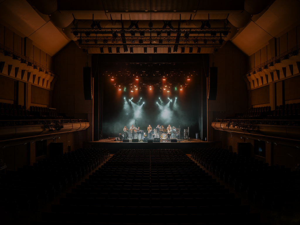 Welche fotografie-tricks helfen, conciertos in dunklen sälen der ruhrregion besser zu fotografieren?