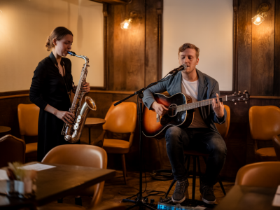 Welche cafés an der ruhr veranstalten bezahlbare intime song-sessions und wie reserviere ich dort einen auftrittsplatz